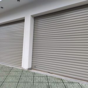 cửa cuốn tấm liền màu ghi sẫm