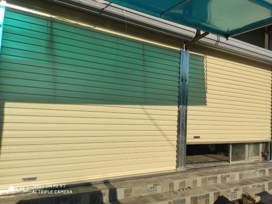 cửa cuốn tấm liền topdoor màu vàng k em